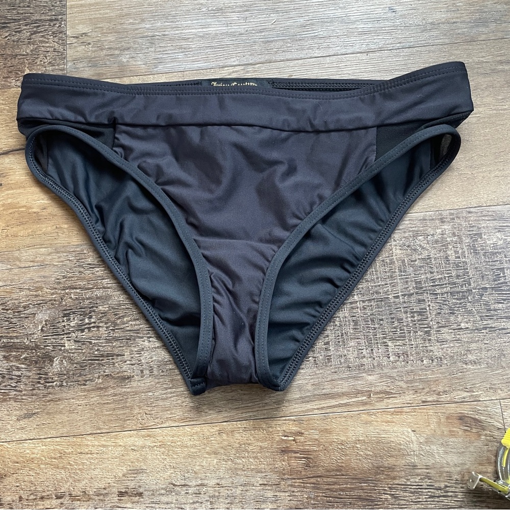 New Juicy Couture black swim bikini bottoms M
